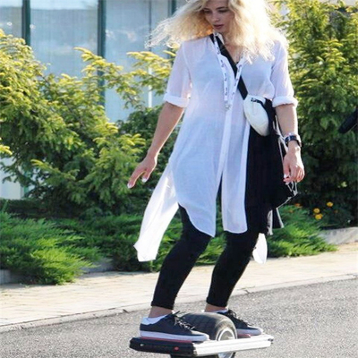 Deskorolka elektryczna 700 W Hoverboard z jednym kołem 18-25 km ze stabilną oponą